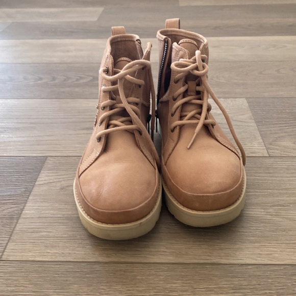 Ugg Tan Womens Boot size 7 - Picture 3 of 7